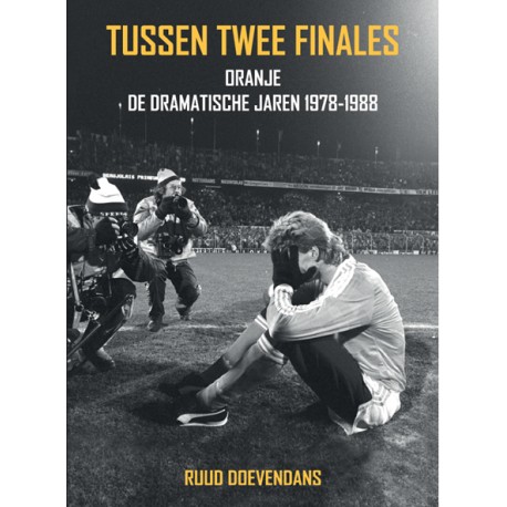 TUSSEN TWEE FINALES. ORANJE 1978-1988 AFFAIRES EN ANTIVOETBAL.
